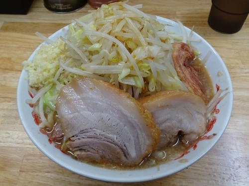 「小ラーメン（700円）野菜ニンニク」@ラーメン 登良治郎の写真