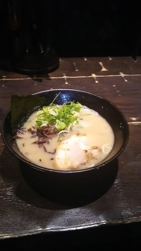 「豚骨ラーメン」@とんこつらーめん俺式 純 東京ラーメンストリート店の写真