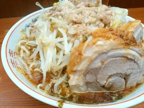 「ラーメン（麺半分、ニンニク少しヤサイアブラ）」@ラーメン二郎 亀戸店の写真