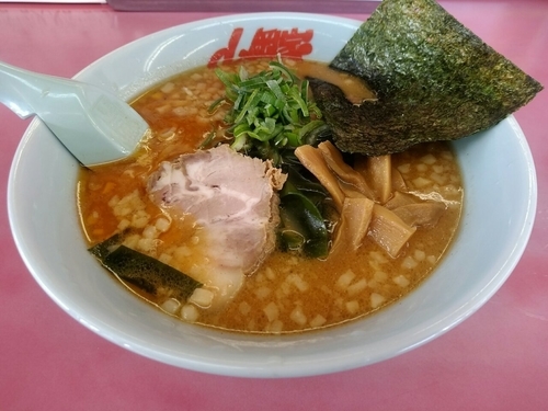 「濃厚えび醤油らーめん(並盛・150g)850円」@ラーメン山岡家 高崎西店の写真