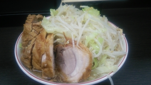 「小豚ニンニク多め」@ラーメン二郎 川越店の写真