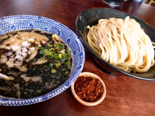「鶏黒つけめん大盛＋辛薬味」@麺堂 稲葉の写真