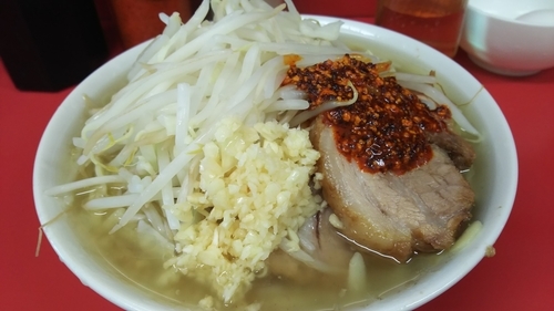 「小ラーメン（にんにく・ラー油）＋生卵」@ラーメン二郎 千住大橋駅前店の写真