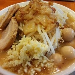 小ラーメン+うずら(ヤサイ・ニンニク・アブラ)