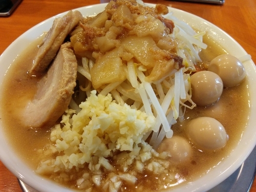 「小ラーメン+うずら(ヤサイ・ニンニク・アブラ)」@麺屋穴場の写真