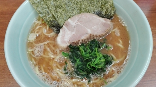 「ラーメン（並）　+　ライス」@横浜ラーメン 武蔵家 北千住店の写真