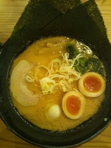 「とんこつ熟玉のせ」@クリーミーTonkotsuラーメン 麺家 神明 栄スカイル店の写真