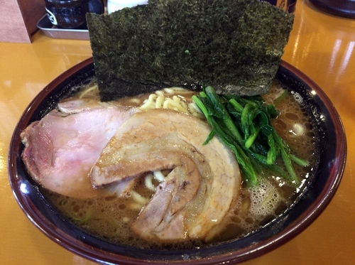 「豚骨醤油ラーメン（700円）」@横浜家系ラーメン 無さぼり家の写真