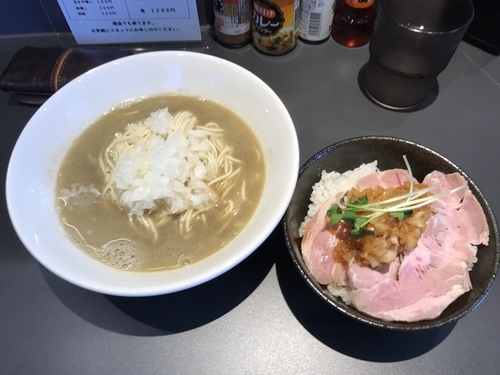 「かけそば + 肉めし 600+300円」@煮干乱舞の写真