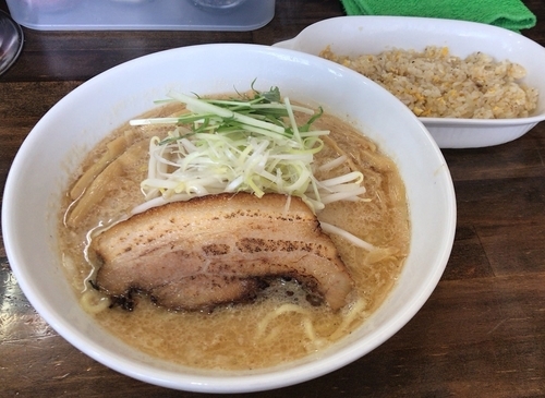 「エビ味噌(期間限定)＋ミニチャーハン(本日の100円めし)」@らーめん なぶら 左入店の写真