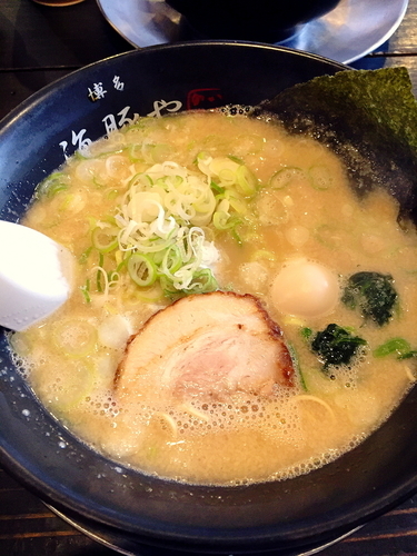 「豚骨ラーメン」@博多 海豚や 大橋店の写真