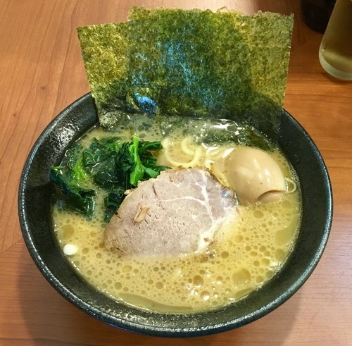 「らーめん 630円 + 味玉 100円」@横浜家系らーめん りゅうの写真