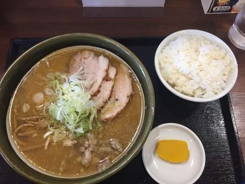 「味噌チャーシューメン(1100円)+ライス(130円)」@ラーメン郷の写真