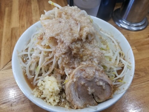 「ラーメン中　780 350g　野菜ニンニクあぶら」@デカ盛り戦隊 豚レンジャーの写真