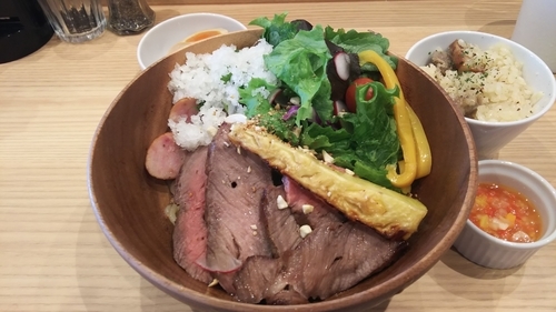 「クラシックビーフパレット￥1,000＋味玉＋ガーリックライス」@Handicraft Worksの写真