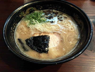 「黒こくとんこつラーメン （650円）」@拉麺 一心不乱 大名本店の写真