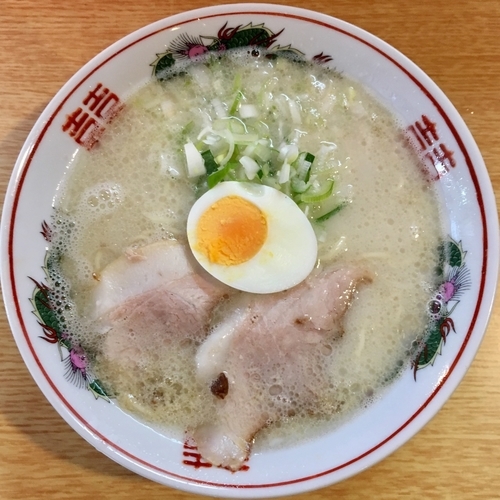 「塩だれ豚骨ラーメン (600円)」@博多 豚十郎の写真