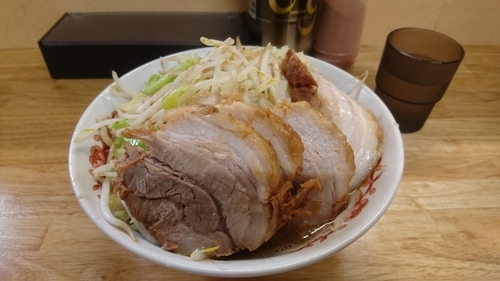 「小ブタ4枚(ニンニク･カラメ)」@ラーメン 登良治郎の写真
