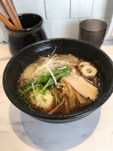 「醤油ラーメン」@らーめん 紡麦の写真