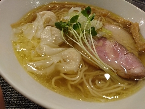 「えびワンタン入り塩らぁ麺」@らぁ麺 やまぐち 辣式の写真