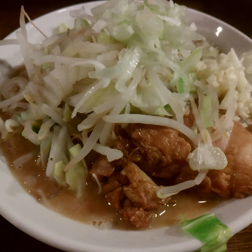 「ミニらーめん（ニンニク、ネギ）＋生卵」@ちばから 渋谷道玄坂店の写真