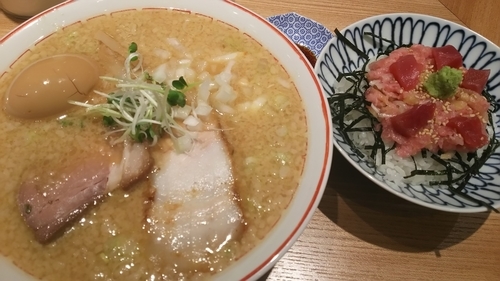 「蔵出し味噌らーめん・トロたくちらしセット」@超多加水自家製手揉み麺 きたかた食堂の写真