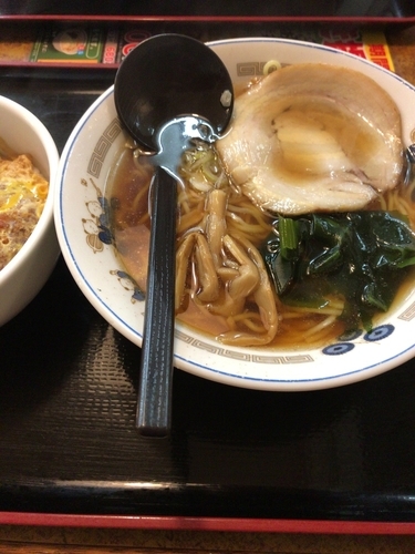「ラーメン（390円）+ミニカツ丼」@山田うどん 本店の写真