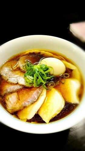 「チャーシュー醤油らぁ麺」@らぁ麺 すぎ本の写真