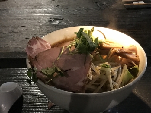 「醤油らーめん 野菜増し」@らーめん愉悦処 鏡花の写真