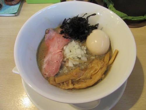 「限定　濃厚煮干しそば（８００円）＋味玉＋和え玉」@麺屋壱心の写真