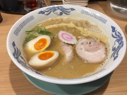 「鶏豚骨らーめん700」@ラーメン専門店 布施 細見商店の写真