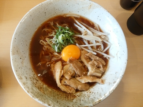 旨辛肉玉そば(茶系)