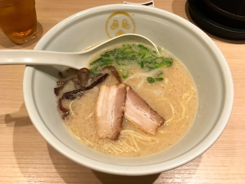 「豚骨（白）・バリカタ」@TOKYO 豚骨 BASE MADE by 博多一風堂 ecute品川サウス店の写真