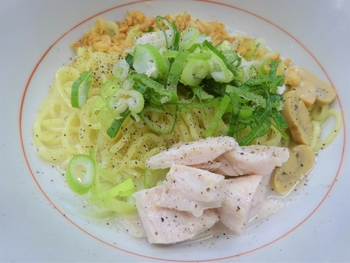 「冷製チキンミルクラーメン　　500円」@麺達 うま家 水道橋店の写真