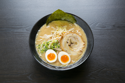 「白マル味玉」@熟成蔵出し味噌ラーメン マルヤ商店 岩井店の写真