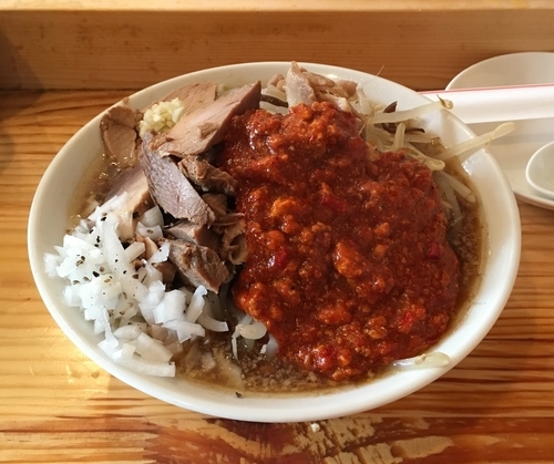 「肉入りオロチョンラーメン 野菜少し多め やくみ多め」@にかいやの写真