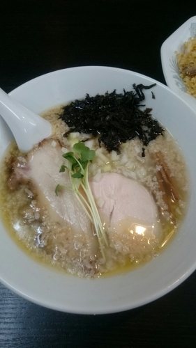 「背脂煮干しらぁめん  ７５０円」@ラーメン香華の写真