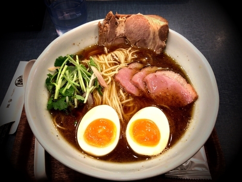 「にほんいち醤油そば」@麺巧 潮の写真