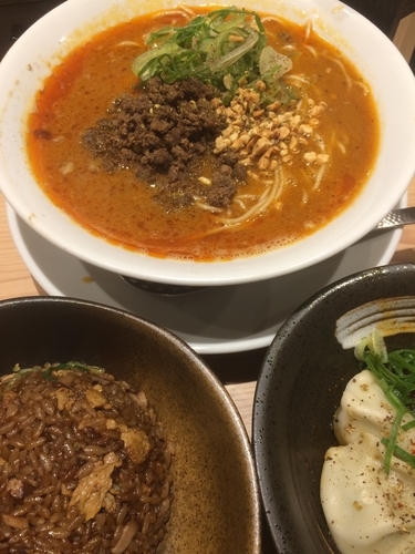 「京山椒薫る濃厚担々麺+炒飯(小)+水餃子〜自家製麻らー仕立て」@鯛塩そば灯花 本店の写真