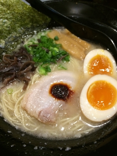 「味玉ラーメン」@釜炊きとんこつ 品川製麺所 新宿2丁目店の写真