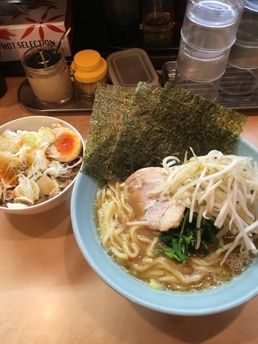 「ラーメン+まかない丼」@山藤家の写真