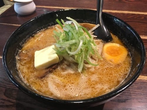 「特味噌ラーメン¥790+無料トッピング バター」@北のらーめん 美空の写真