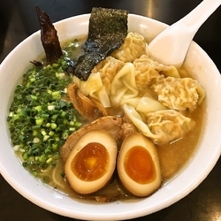 雲呑麵＋醤蛋＋手羽先煮込み