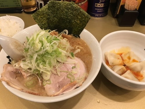 「ラーメン+水餃子」@超ごってり麺 ごっつ 秋葉原店の写真