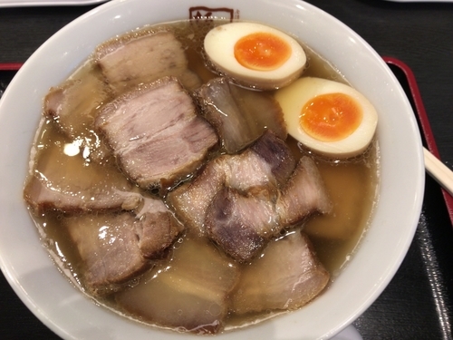 「焼豚ラーメン940円＋味玉120円」@喜多方ラーメン 坂内 湘南寒川店の写真