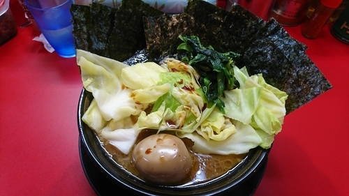 「ラーメン+のり+きゃべつ」@家系ラーメン とらきち家の写真