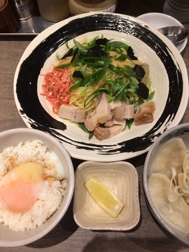 「芳醇トリュフ和えそば(期間限定)+水餃子」@つけめんTETSU 京王モール新宿店の写真