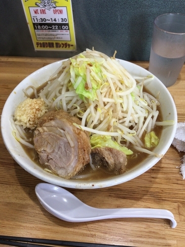 「ラーメン 並  730円 ニンニク」@デカ盛り戦隊 豚レンジャーの写真