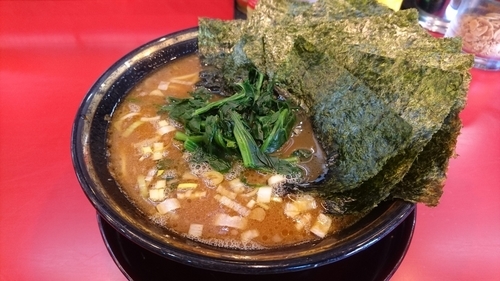 「ラーメン(味濃いめ･麺硬め)+海苔」@環2家の写真