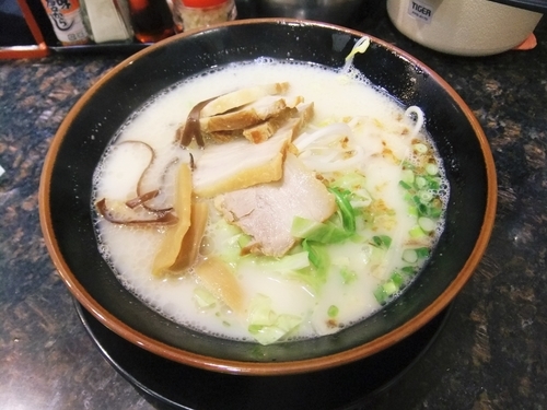 「ラーメン（小）（710円）」@ざぼんラーメン 鹿児島中央駅店の写真